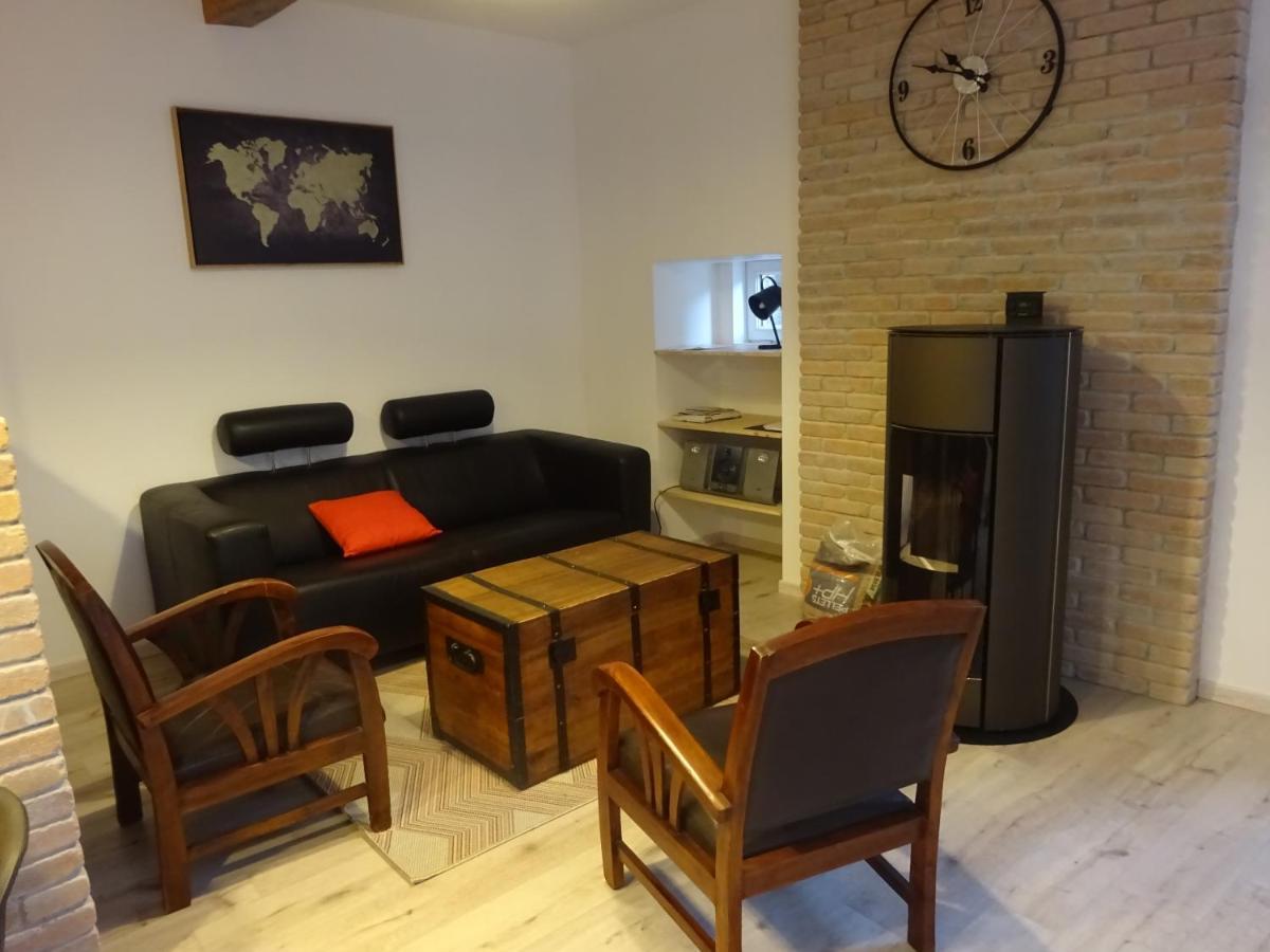 Chatte : Agreable Maison De Rue Экстерьер фото